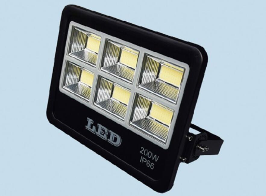 led投光灯的结构是怎样的，为何会出现水雾？